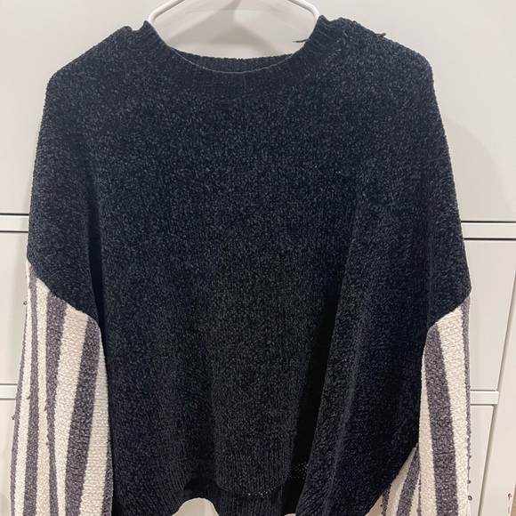 Black Sweater - Picture 1 of 1